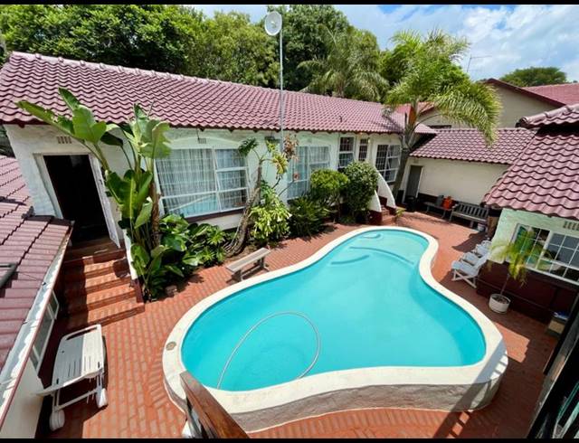 6 BEDROOM HOUSE FOR SALE IN NOORDHEUWEL